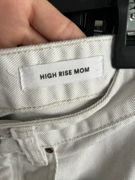 Cotton On High Rise Mom Jean. Size 4. 2.5” inseam. - Picture 4 of 5